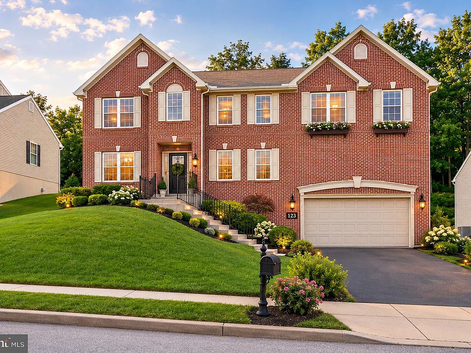 1st image of 15 Sawgrass Dr