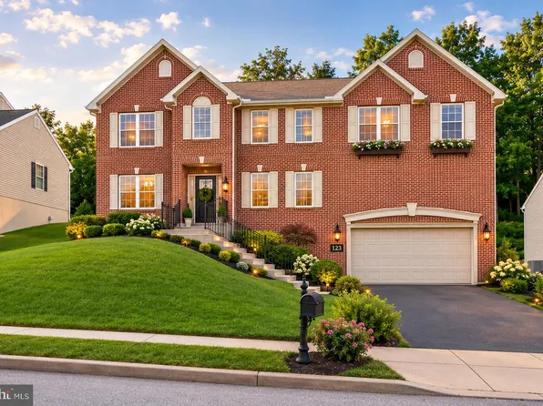 15 Sawgrass Dr, Reading, PA 19606