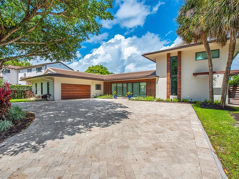 1025 Diplomat Pkwy — Photo 89
