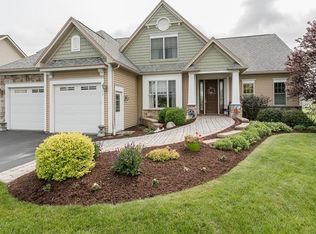 18 Copper Beech Run, Fairport, NY 14450