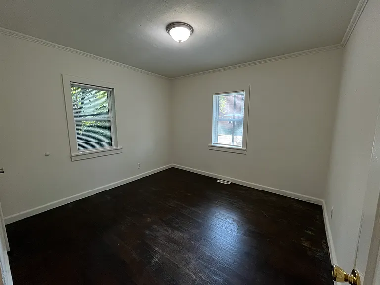 4910 Killam Ave — Photo 8