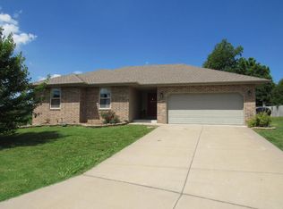 1914 N Gregory Dr, Nixa, MO 65714