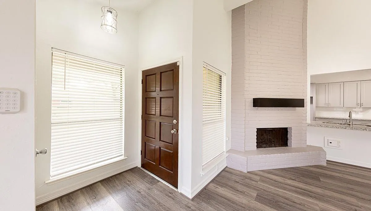 3 bed, 2.0 bath, 1478 sqft, $1,800 — Photo 3