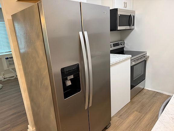 5th image of 550 Harding Pl #103