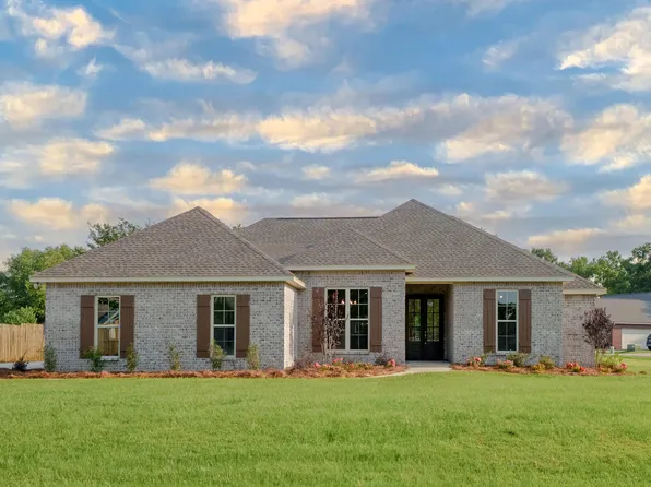 66 Lakeland Cir, Petal, MS 39465