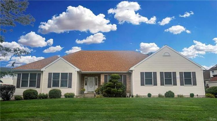 1st image of 4 Orchid Ct
