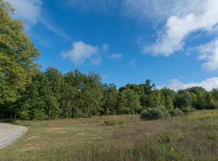 22 W Harbour Ridge Ct, Maple City, MI 49664