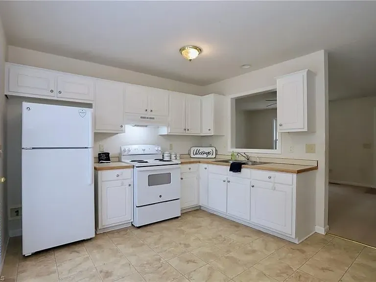 1324 Whitsett St — Photo 16
