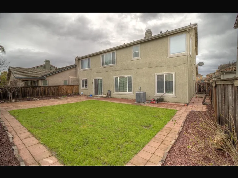523 Danbury Pl — Photo 29