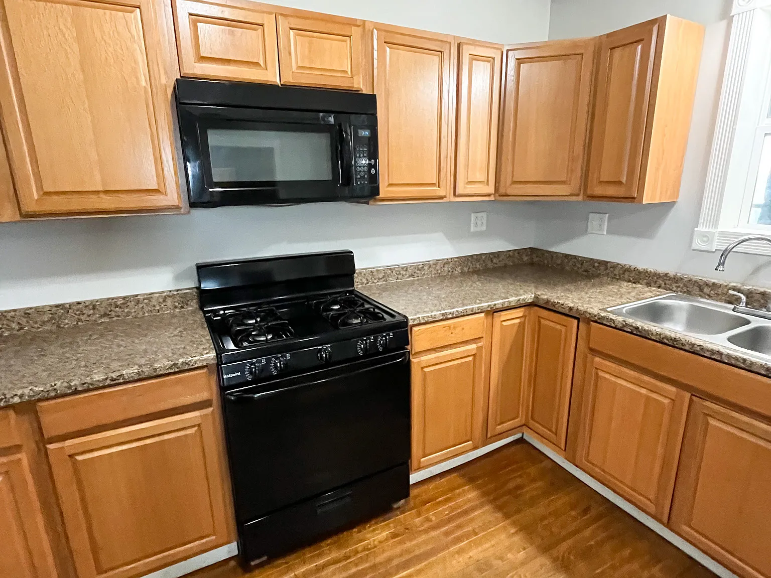 1009-1011 Bronson Street - 1011 — Photo 3
