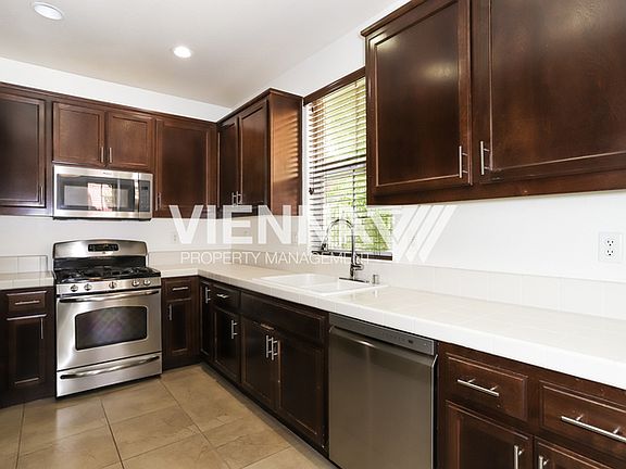 5th image of 824 Gold Ln
