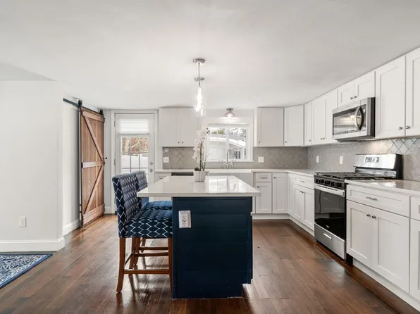 4 Leisure Ln, Wareham, MA 02571