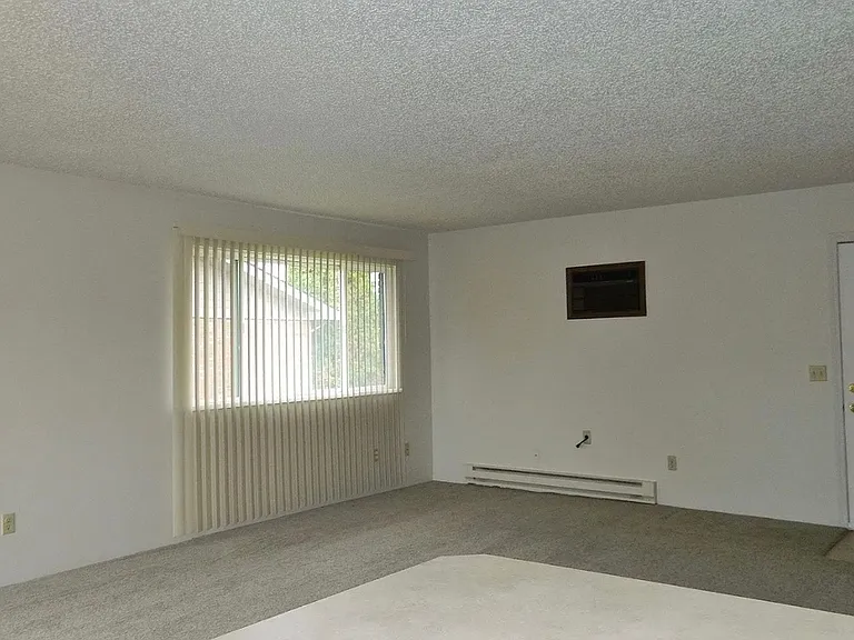 129 Hawthorn Ave — Photo 5