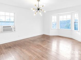 832 Silver Lake Blvd, Los Angeles, CA 90026