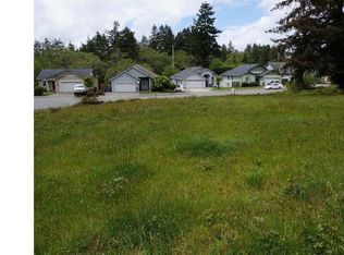 6925 Oakwood Ct, Brookings, OR 97415