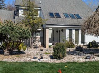 30384 Castleford Ct, Farmington Hills, MI 48331