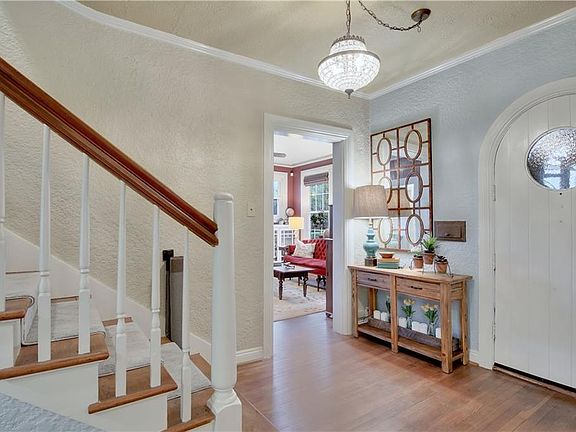3rd image of 4609 Meadowbrook Dr
