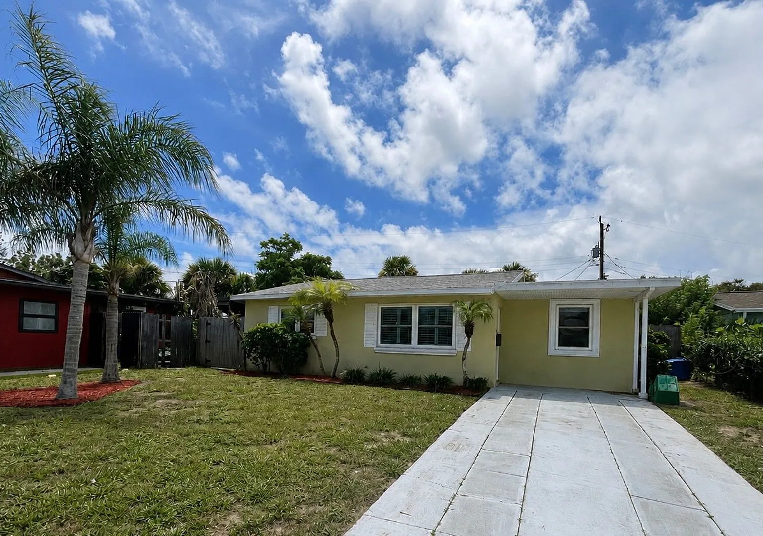 Beach Bungalow — Photo 1