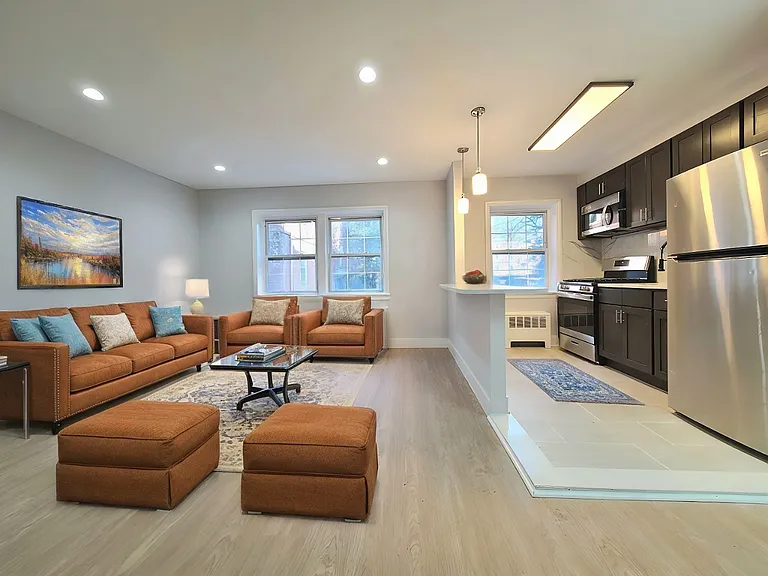 88 Forest Hill Pkwy #21J — Photo 1