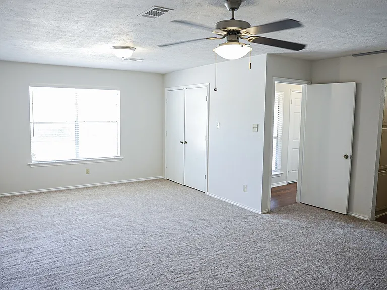1302 Crescent St — Photo 36