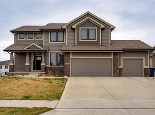 14811 Walnut Meadows Dr, Urbandale, IA 50323