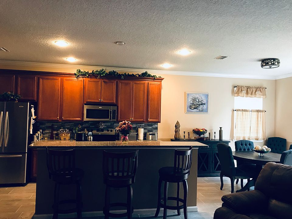 1st image of 75209 Ravenwood Dr