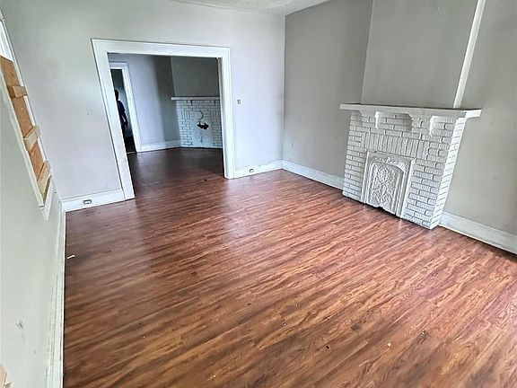 4th image of 2228 Camp Greene St