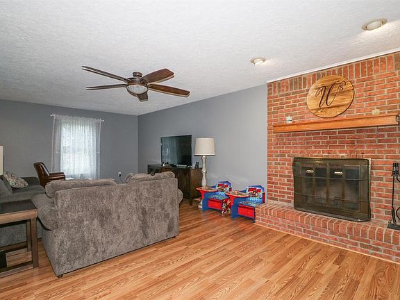 4th image of 10176 Cedarwood Dr