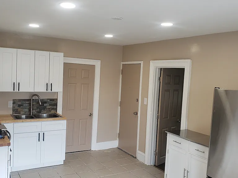17-19 Mahl Ave #3 — Photo 5