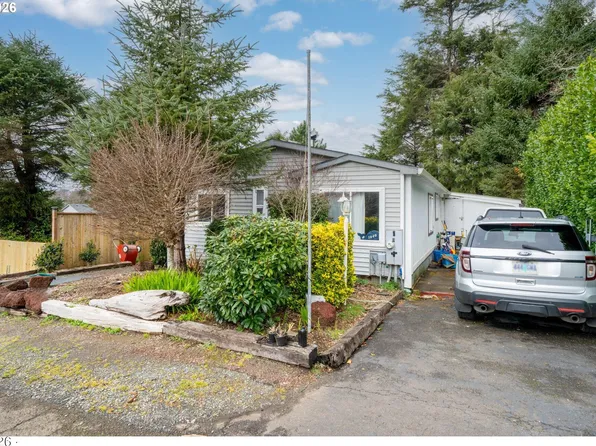 1040 NE 12th Ave, Rockaway Beach, OR 97136