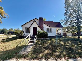 240 S 2nd St, Ellington, MO 63638