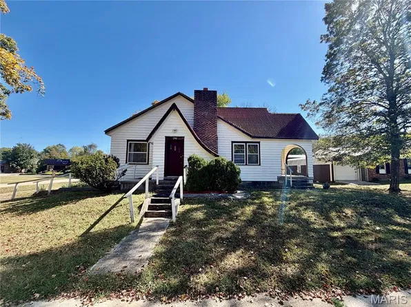 240 S 2nd St, Ellington, MO 63638