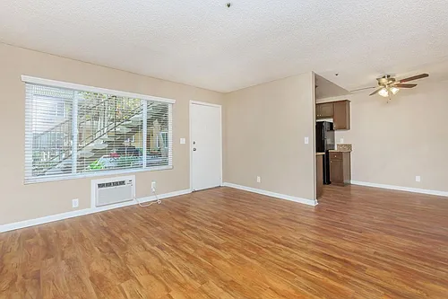 Newport Gardens Apartments, Vista Photo 1
