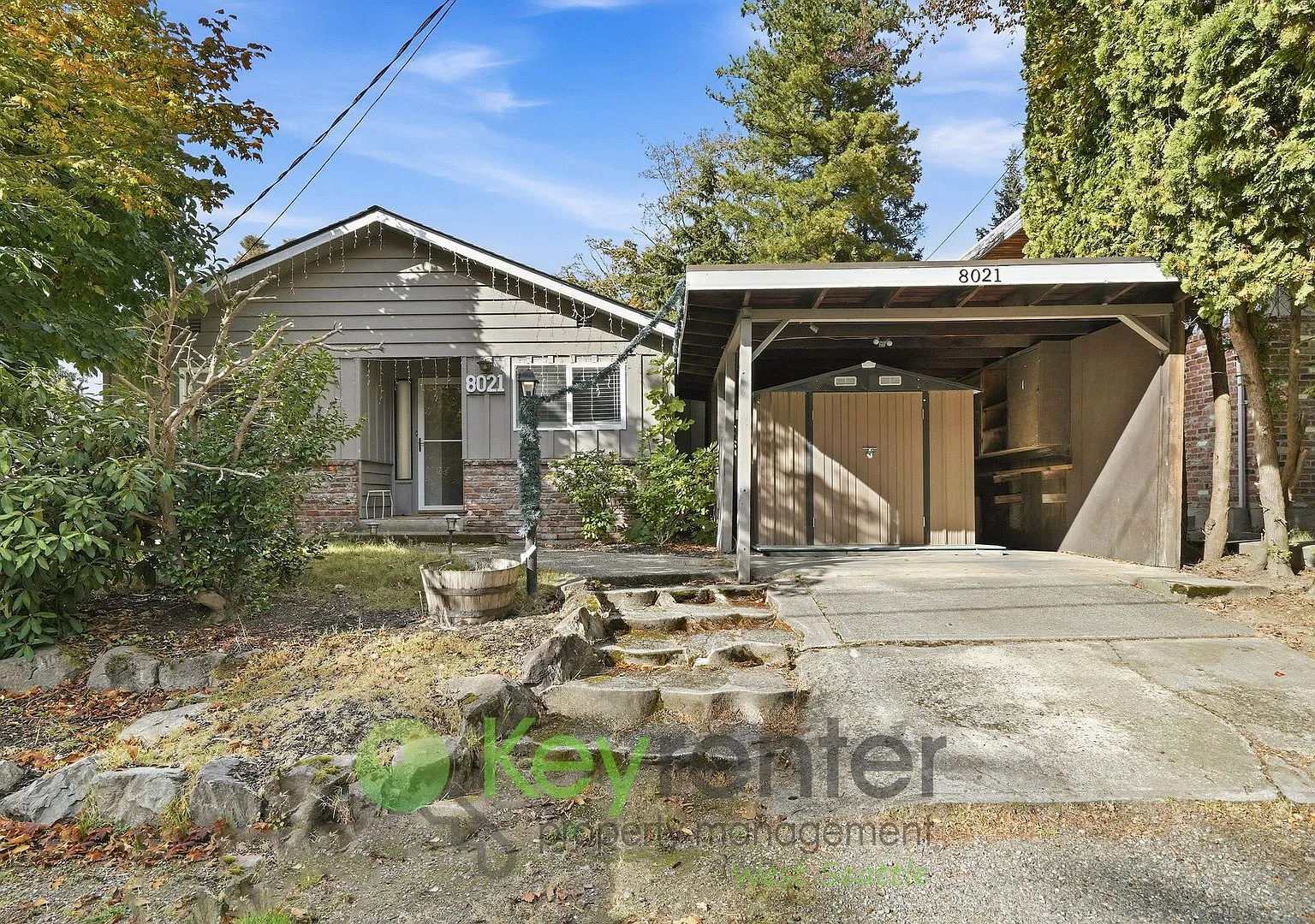 Modern Comfort Meets Outdoor Living in Seattle — Photo 1