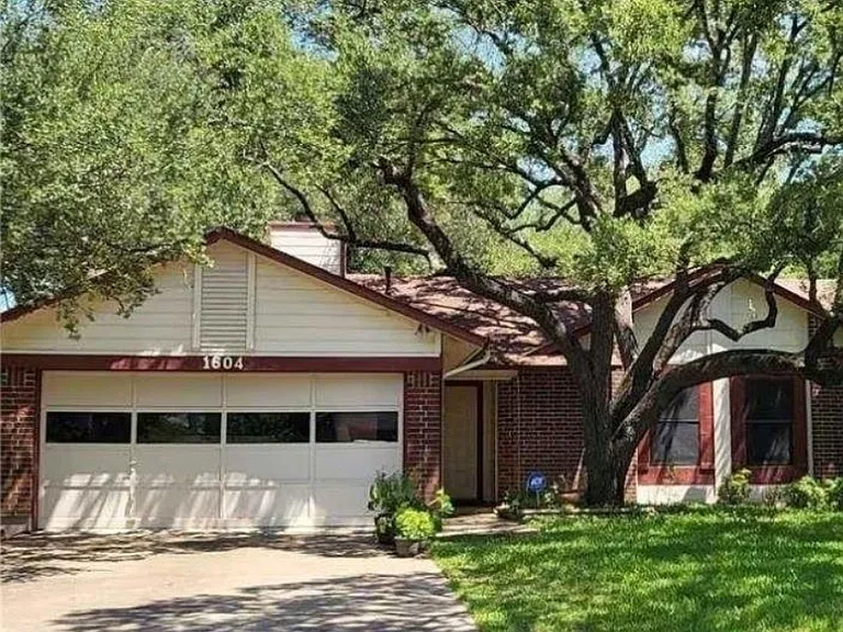 1604 Texas Oak Way — Photo 1