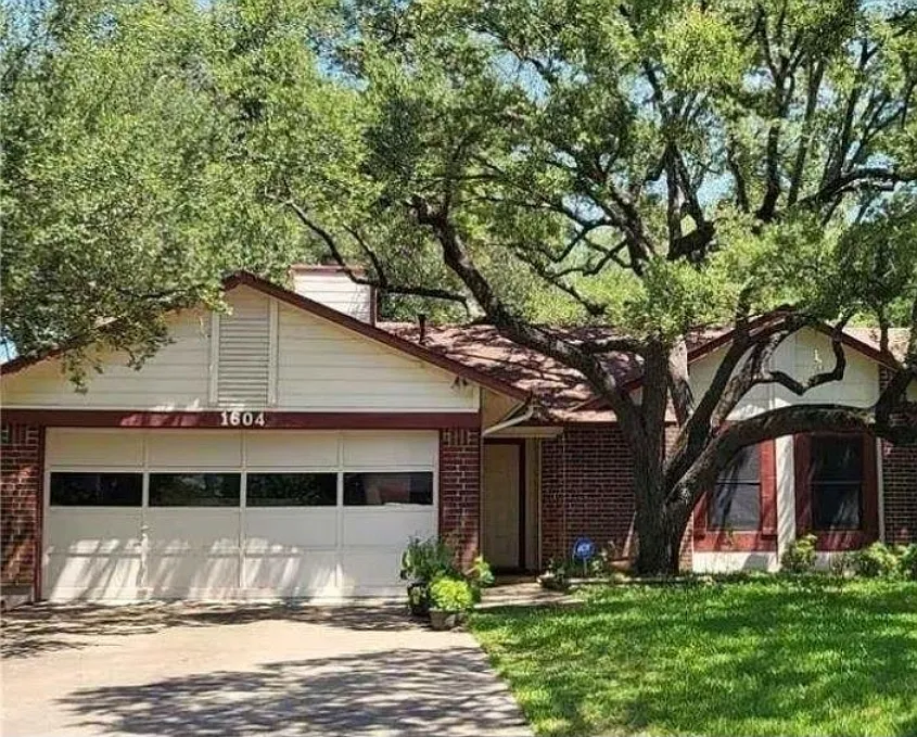 1604 Texas Oak Way