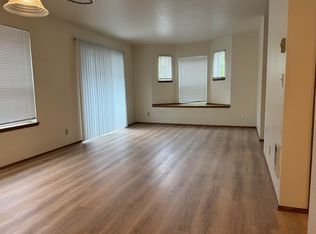 5254 Brooklyn Ave NE, Seattle, WA 98105