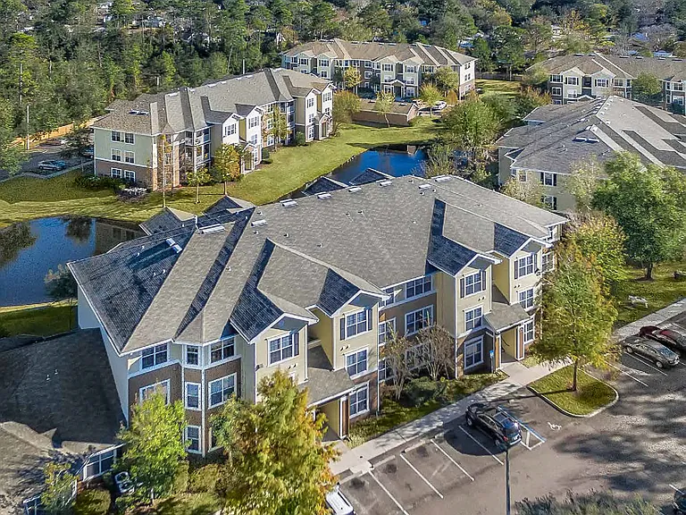 Cypress Pointe — Photo 31