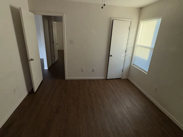 221 Gibson St #B — Photo 10