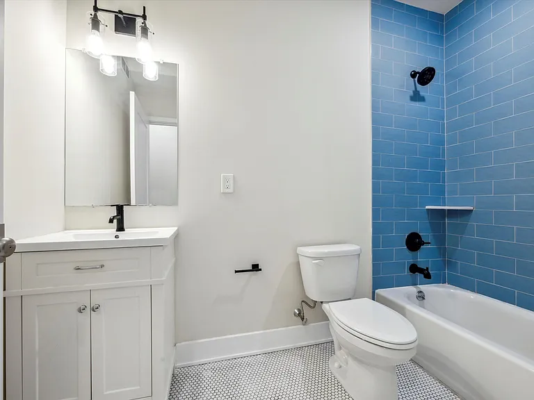 1804 W Berks St — Photo 43