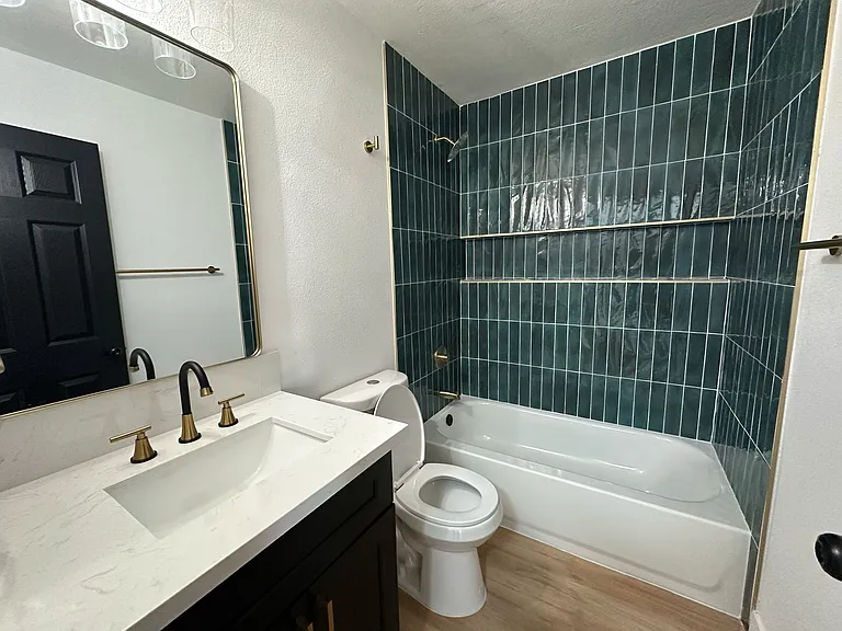 1032 E Hassett Ave — Photo 9