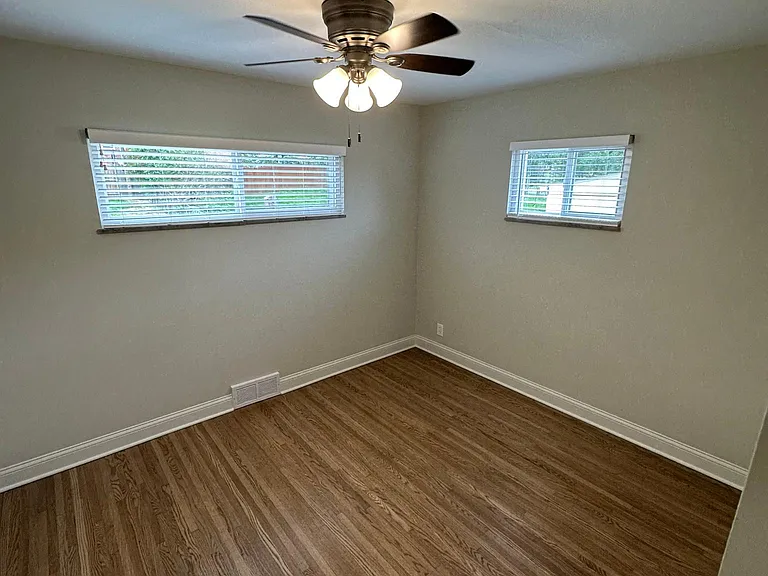 951 Mulberry Ln — Photo 20