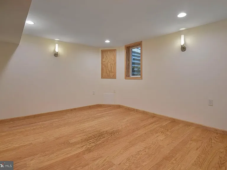 9321 Bentridge Ave — Photo 44