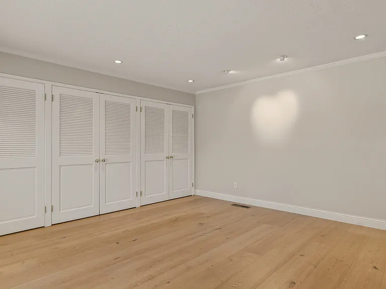 657 Spazier Ave — Photo 19