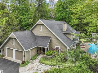 6936 Mission Rdg, Traverse City, MI 49686