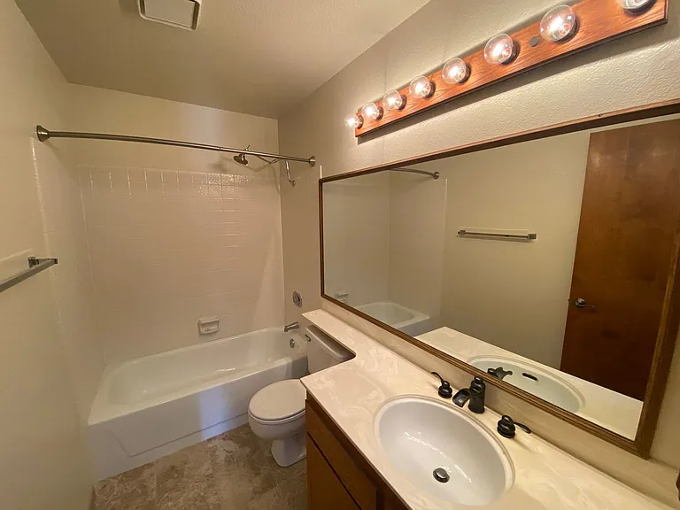 1817 Klamath River Dr — Photo 21