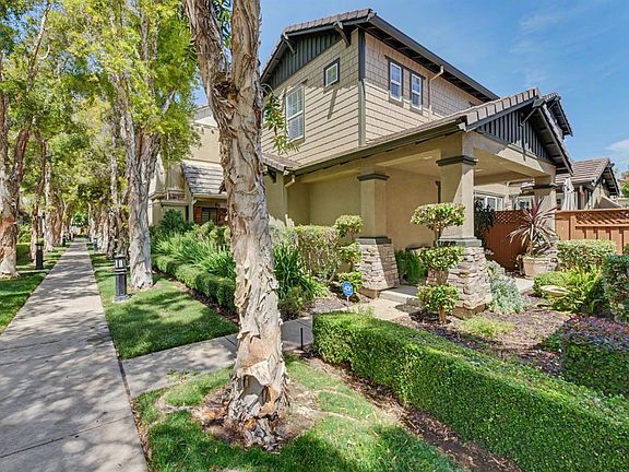 2nd image of 216 W Santa Cruz Way