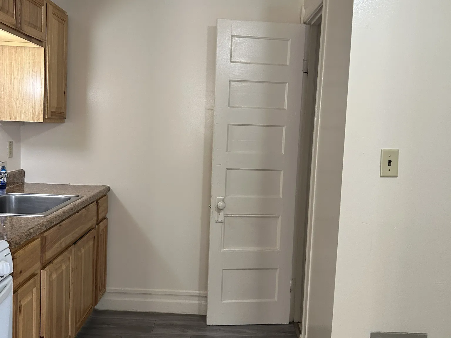 Studio, $650 — Photo 1