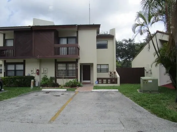 3818 SW 52nd Ave, Pembroke Park, FL 33023