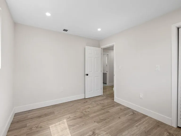 1522 NW 41st St — Photo 15